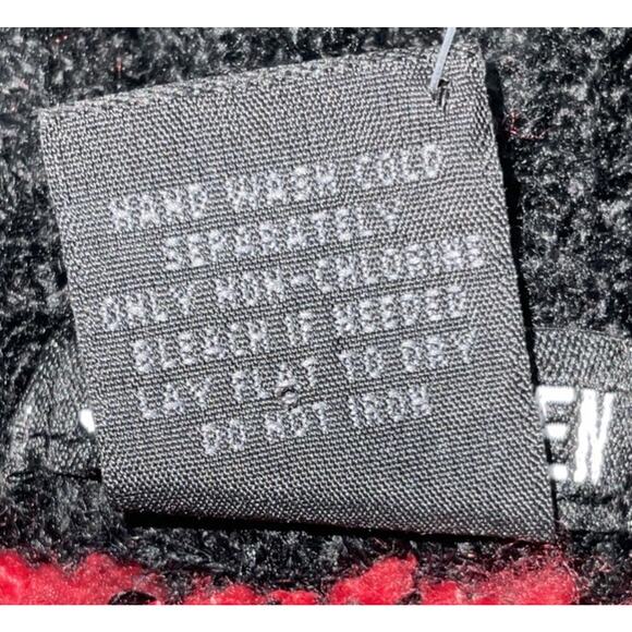 NWT Steve Madden Women's Red & Black Buffalo Plaid Fringed Sweater Poncho OSFM - Picture 6 of 8